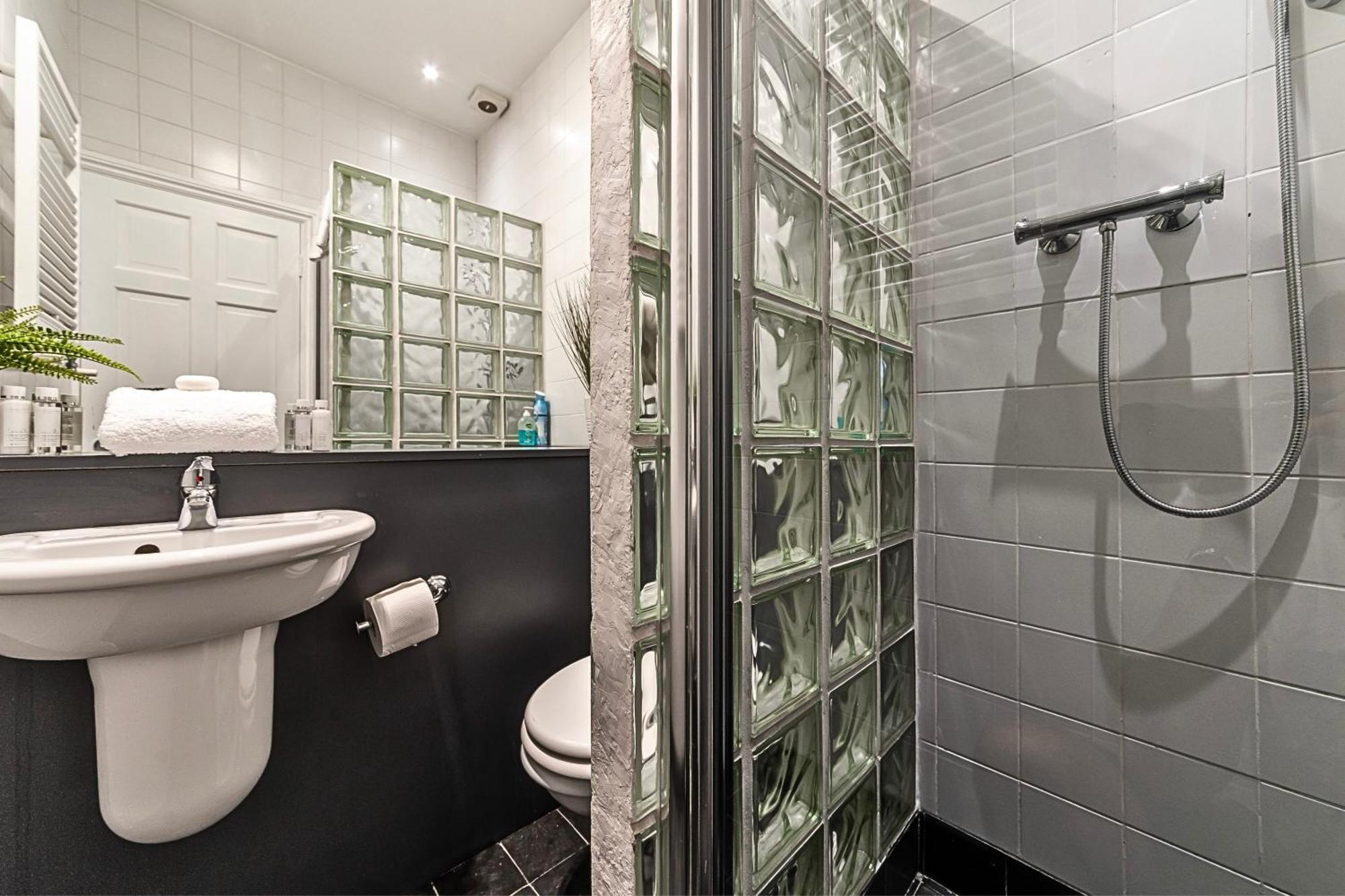 The Secret Kensington Garden Mews-2 Bedroom Full House-2 Train Lines- Spacious-Kings Road- Harrods -Chelsea Stadium-Private Small Patio Λονδίνο Εξωτερικό φωτογραφία