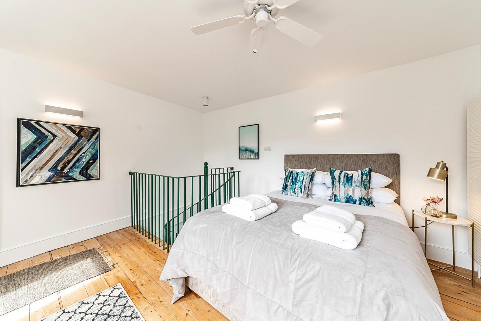 The Secret Kensington Garden Mews-2 Bedroom Full House-2 Train Lines- Spacious-Kings Road- Harrods -Chelsea Stadium-Private Small Patio Λονδίνο Εξωτερικό φωτογραφία