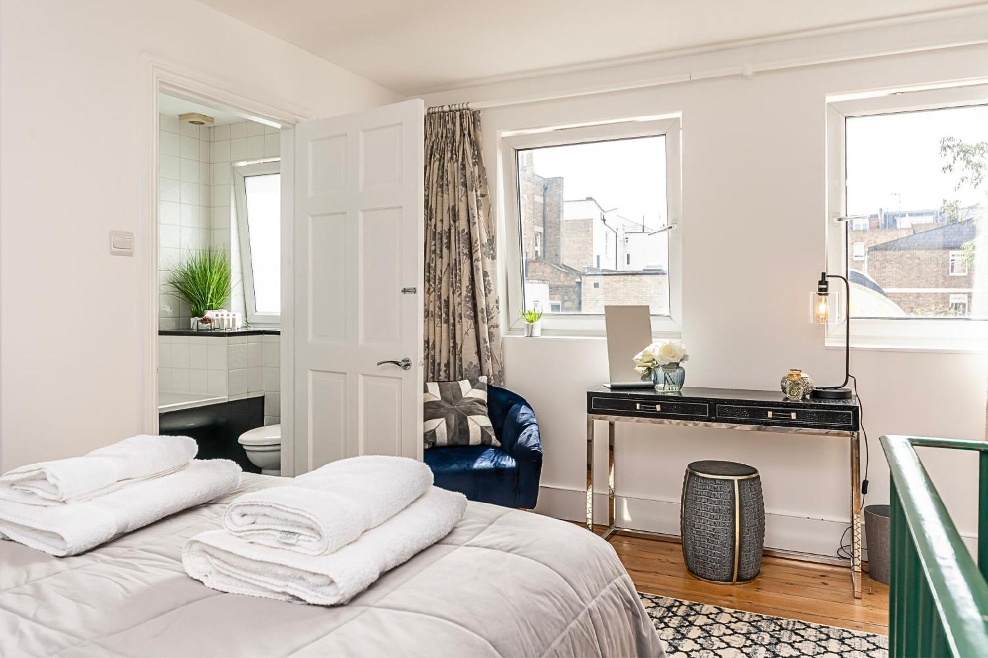 The Secret Kensington Garden Mews-2 Bedroom Full House-2 Train Lines- Spacious-Kings Road- Harrods -Chelsea Stadium-Private Small Patio Λονδίνο Εξωτερικό φωτογραφία