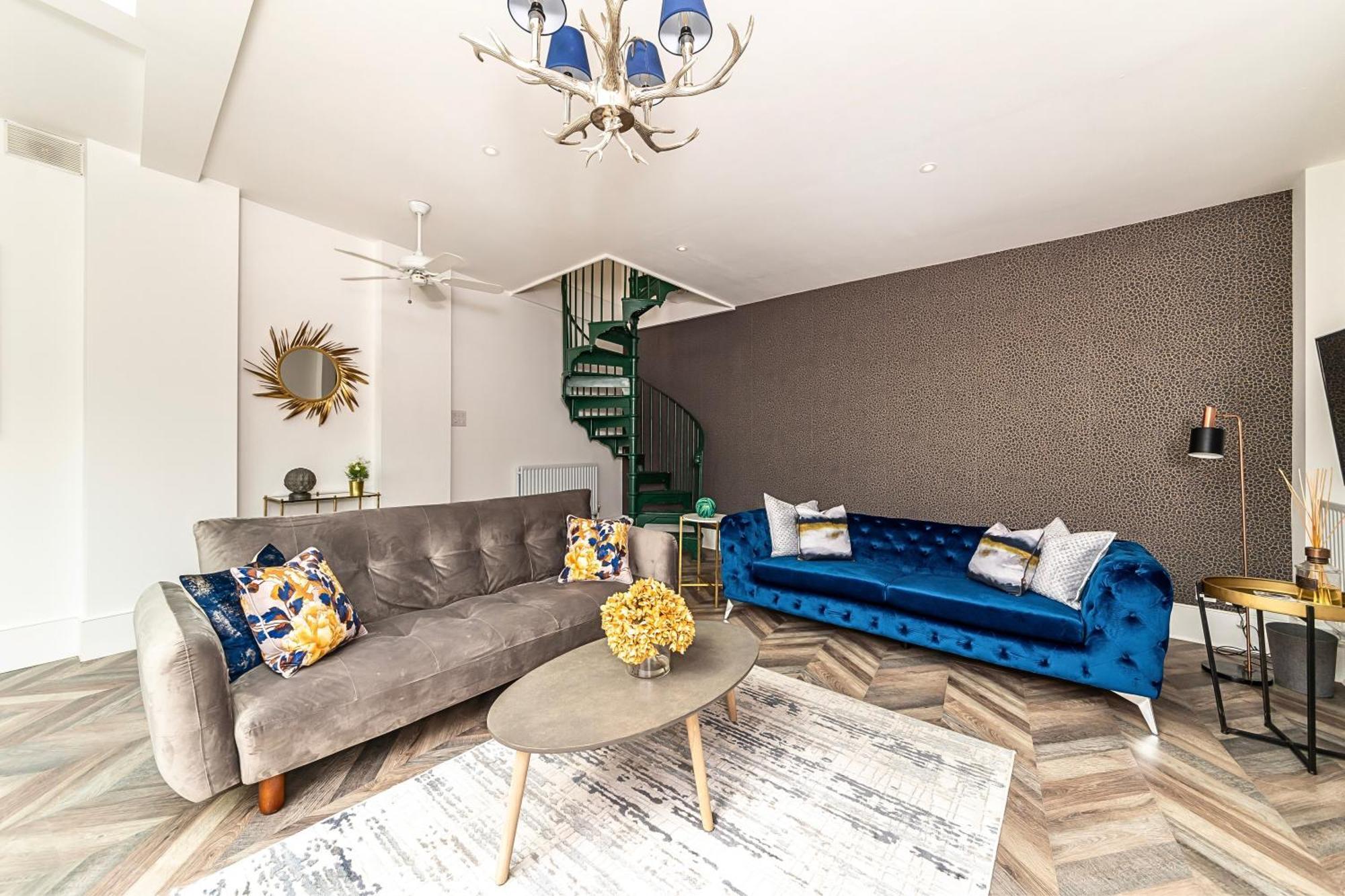The Secret Kensington Garden Mews-2 Bedroom Full House-2 Train Lines- Spacious-Kings Road- Harrods -Chelsea Stadium-Private Small Patio Λονδίνο Εξωτερικό φωτογραφία