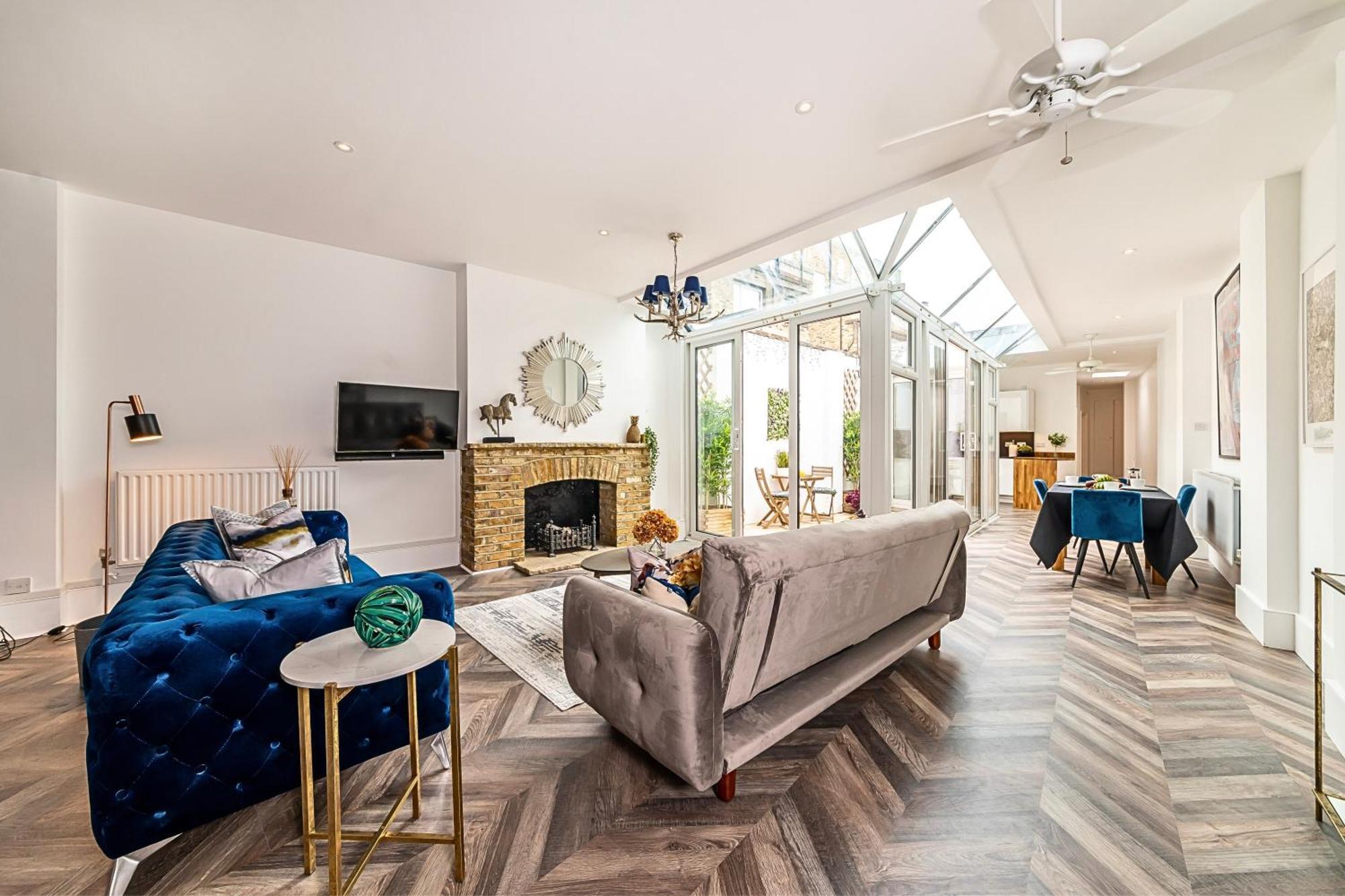The Secret Kensington Garden Mews-2 Bedroom Full House-2 Train Lines- Spacious-Kings Road- Harrods -Chelsea Stadium-Private Small Patio Λονδίνο Εξωτερικό φωτογραφία