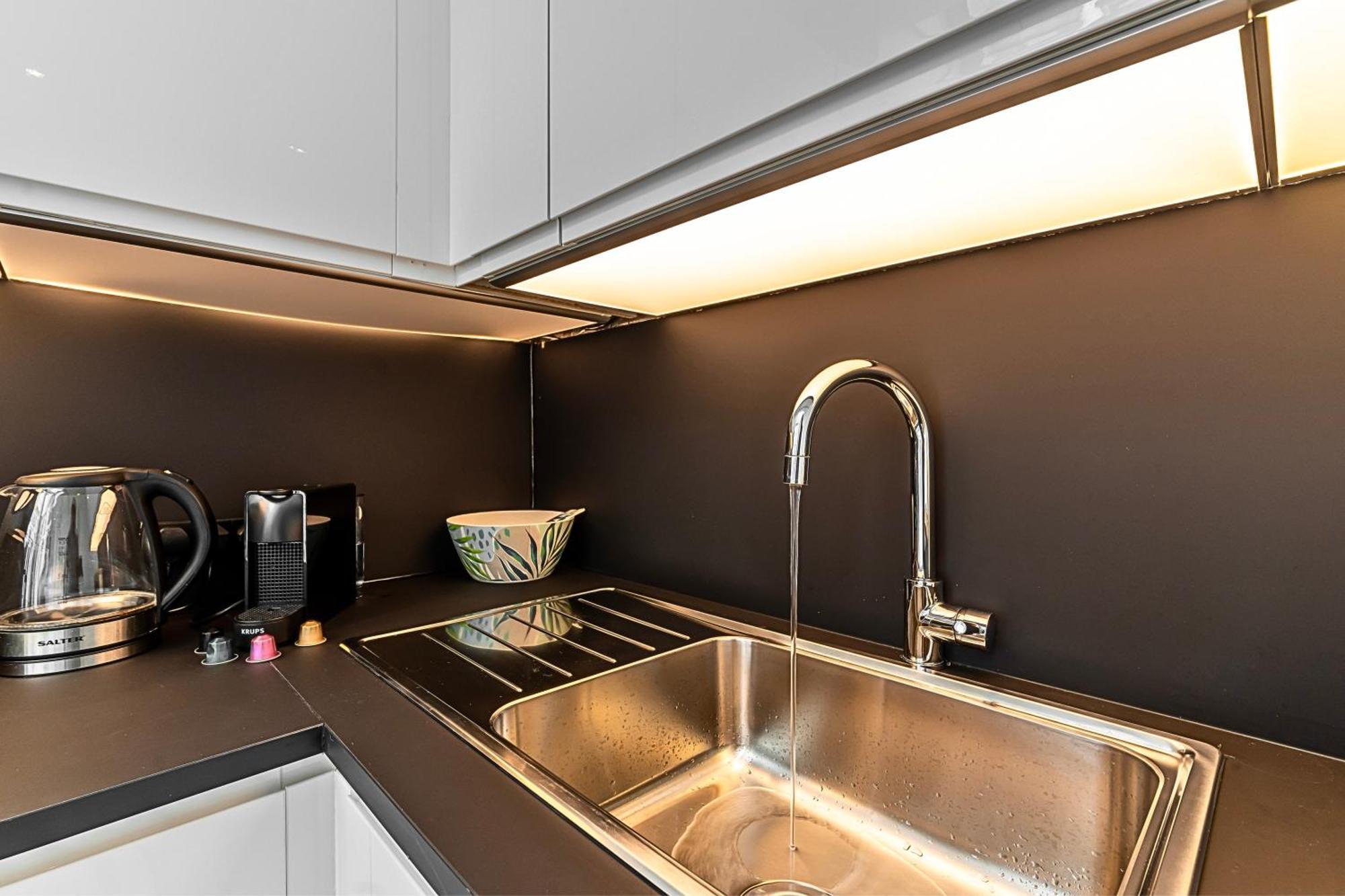 The Secret Kensington Garden Mews-2 Bedroom Full House-2 Train Lines- Spacious-Kings Road- Harrods -Chelsea Stadium-Private Small Patio Λονδίνο Εξωτερικό φωτογραφία