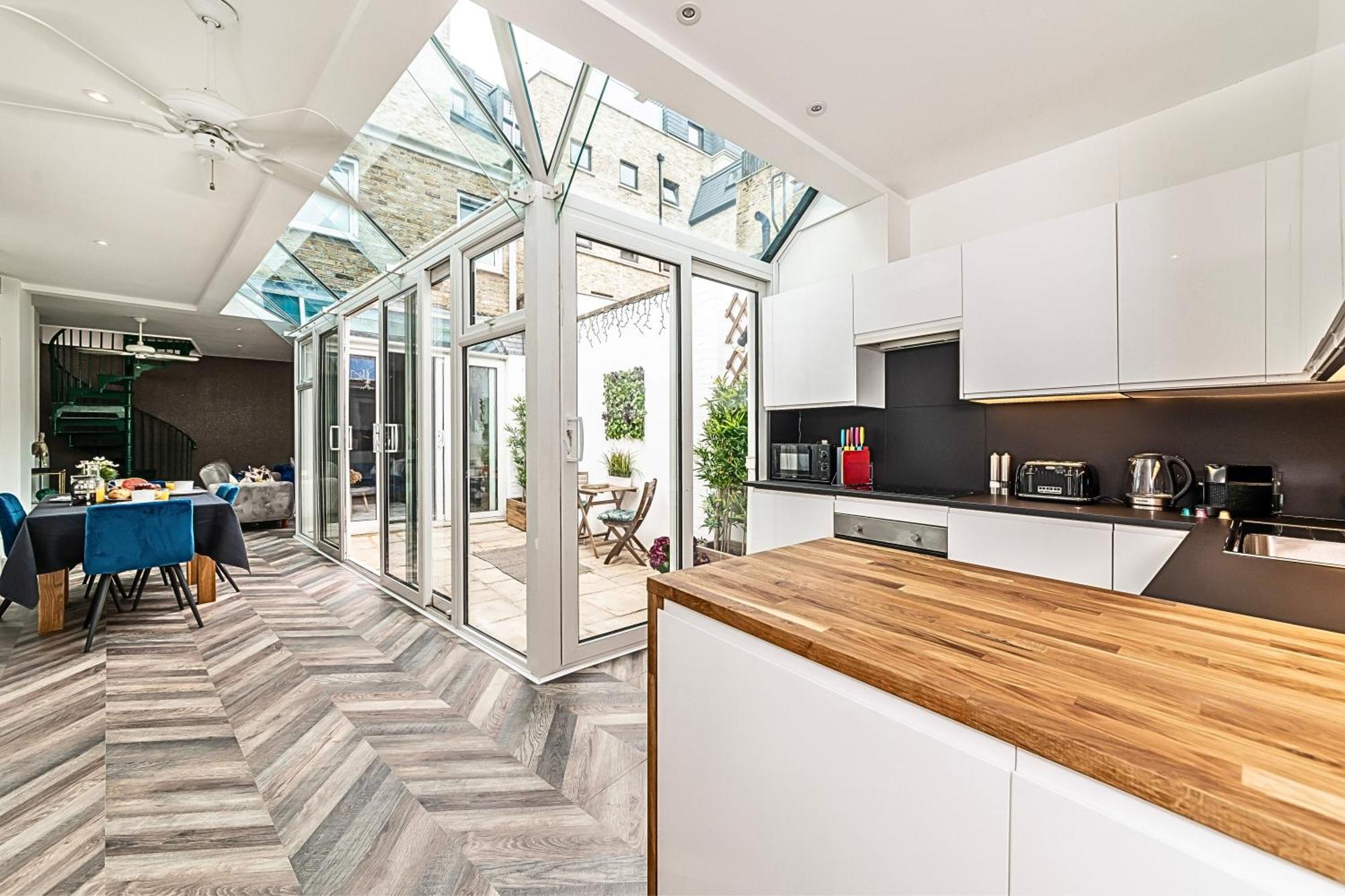The Secret Kensington Garden Mews-2 Bedroom Full House-2 Train Lines- Spacious-Kings Road- Harrods -Chelsea Stadium-Private Small Patio Λονδίνο Εξωτερικό φωτογραφία