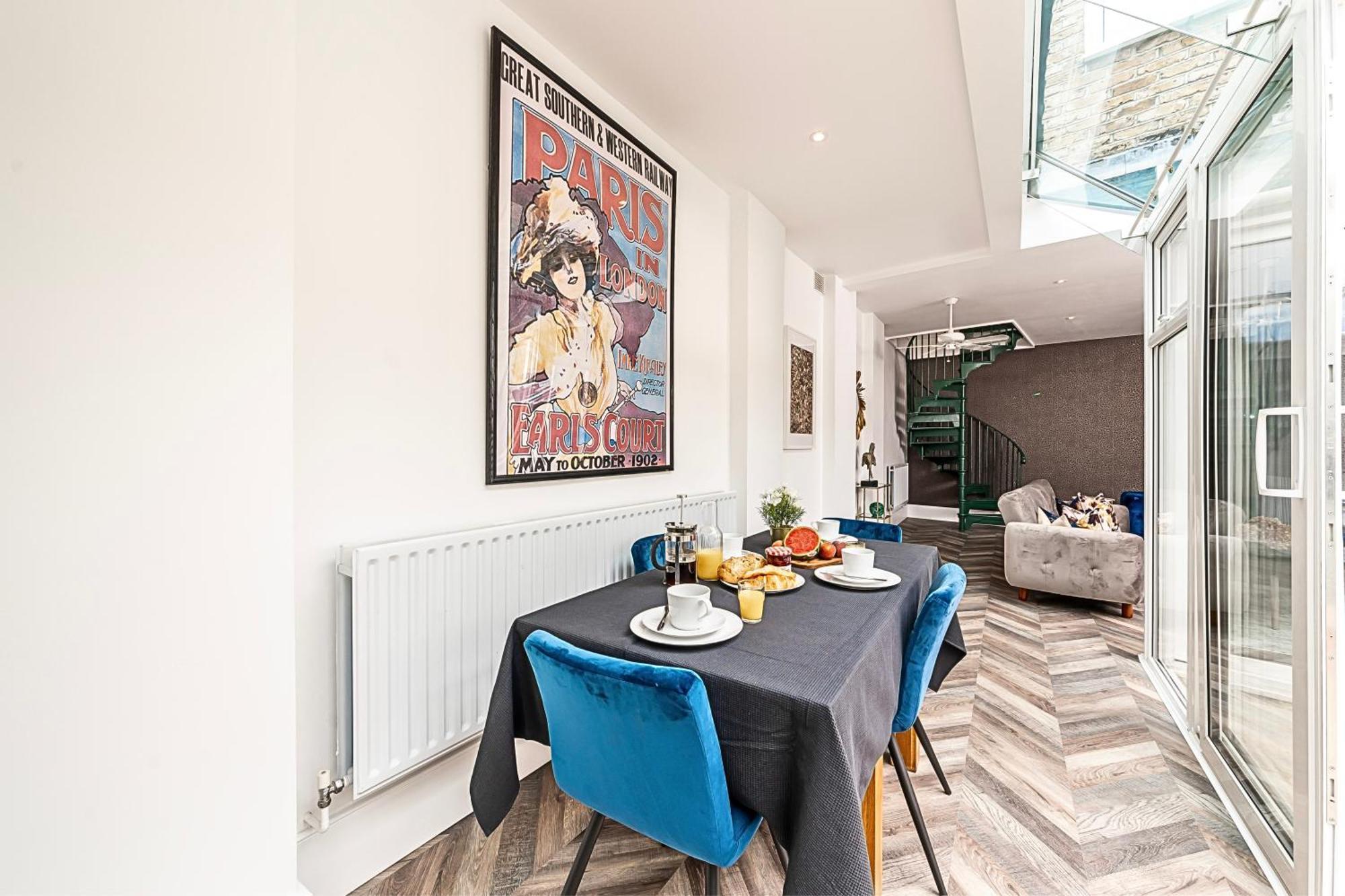 The Secret Kensington Garden Mews-2 Bedroom Full House-2 Train Lines- Spacious-Kings Road- Harrods -Chelsea Stadium-Private Small Patio Λονδίνο Εξωτερικό φωτογραφία