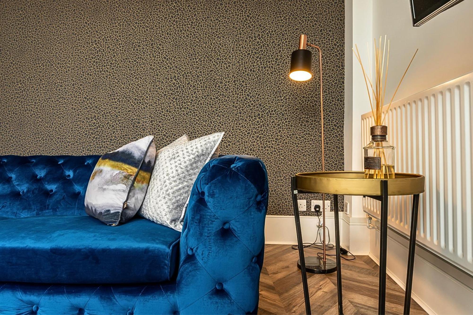 The Secret Kensington Garden Mews-2 Bedroom Full House-2 Train Lines- Spacious-Kings Road- Harrods -Chelsea Stadium-Private Small Patio Λονδίνο Εξωτερικό φωτογραφία
