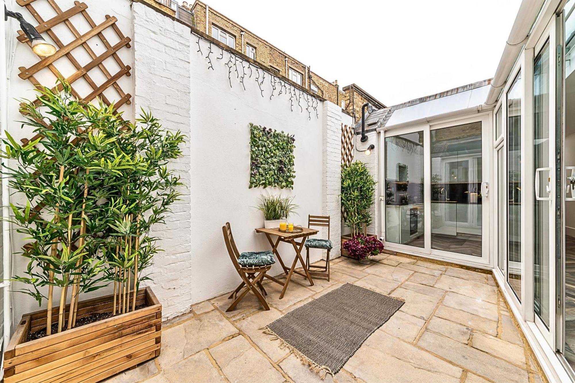 The Secret Kensington Garden Mews-2 Bedroom Full House-2 Train Lines- Spacious-Kings Road- Harrods -Chelsea Stadium-Private Small Patio Λονδίνο Εξωτερικό φωτογραφία