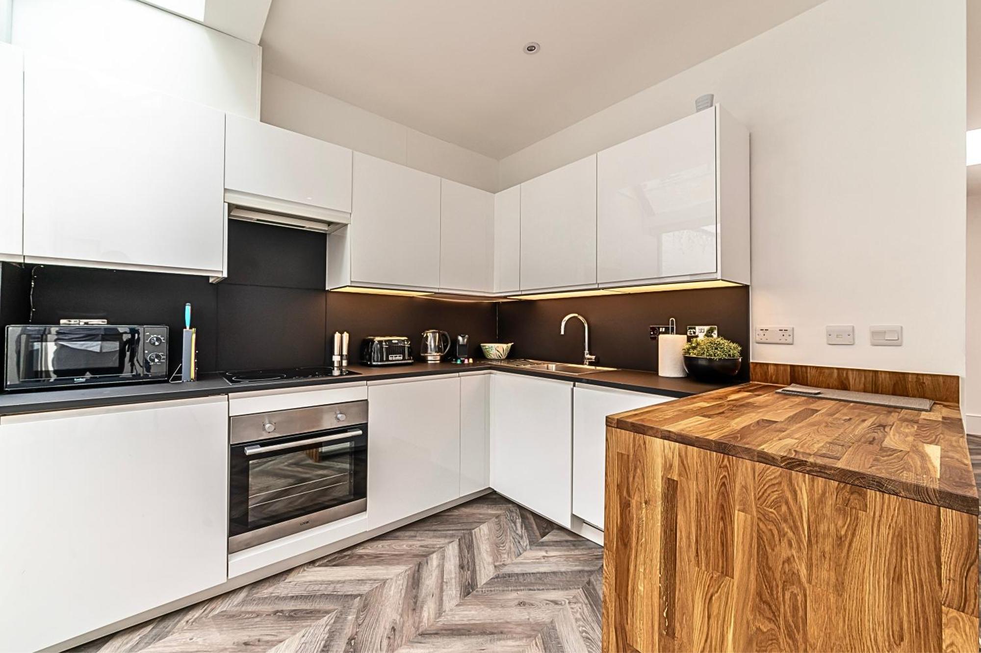 The Secret Kensington Garden Mews-2 Bedroom Full House-2 Train Lines- Spacious-Kings Road- Harrods -Chelsea Stadium-Private Small Patio Λονδίνο Εξωτερικό φωτογραφία
