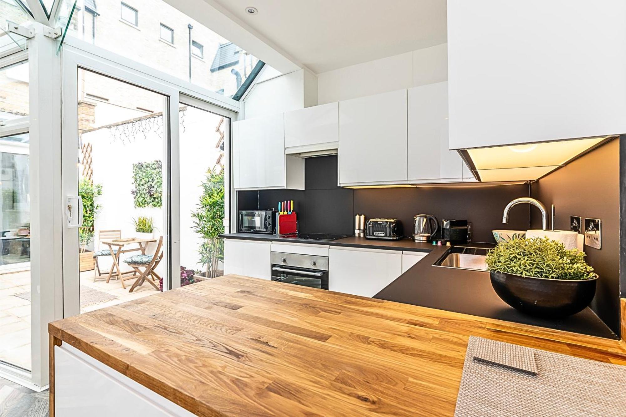 The Secret Kensington Garden Mews-2 Bedroom Full House-2 Train Lines- Spacious-Kings Road- Harrods -Chelsea Stadium-Private Small Patio Λονδίνο Εξωτερικό φωτογραφία